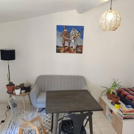Le Studio De L'Artiste. Αρλ Εξωτερικό φωτογραφία