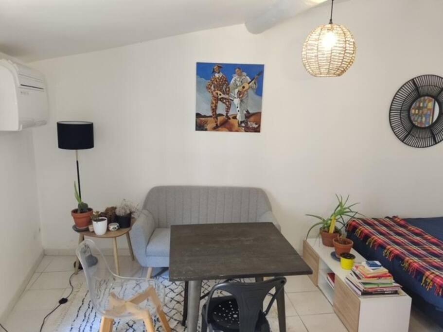 Le Studio De L'Artiste. Αρλ Εξωτερικό φωτογραφία